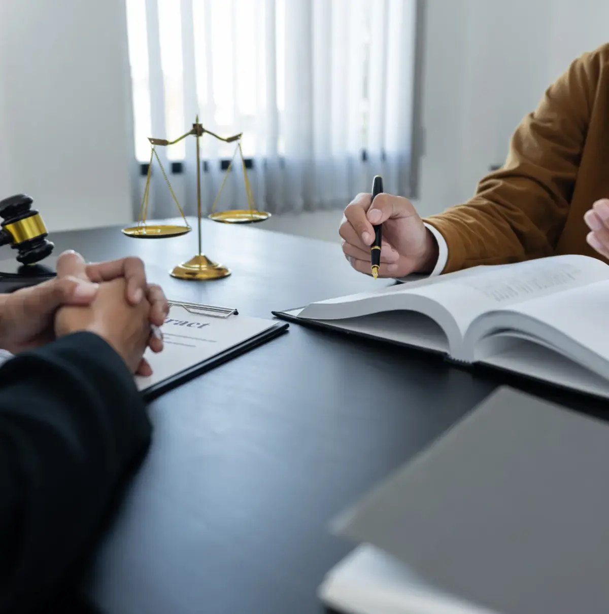 avocat en droit commercial et civil