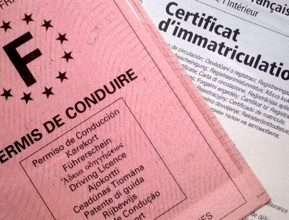 Permis de conduire français et certificat d'immatriculation